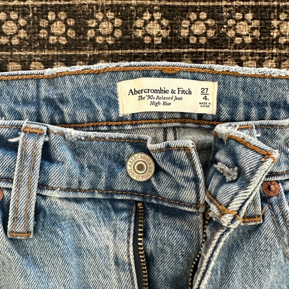Abercrombie & Fitch The ‘90s Relaxed Jean High Rise - Size 27 Long - Picture 3 of 3